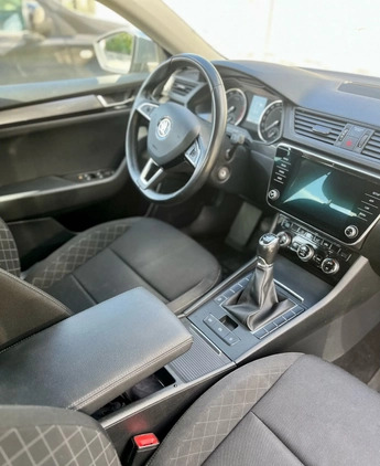 Skoda Superb cena 78000 przebieg: 104943, rok produkcji 2018 z Głogów Małopolski małe 79